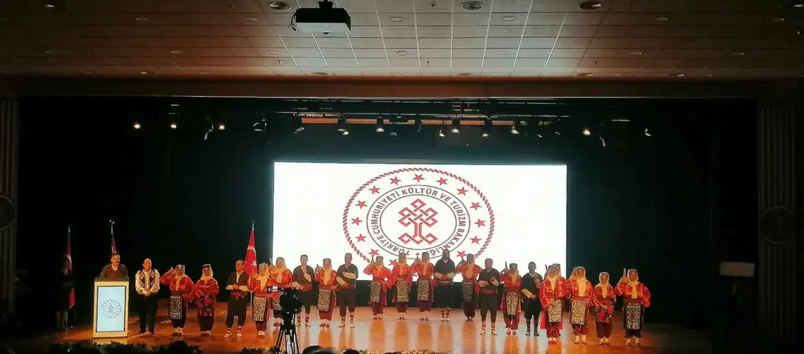 Zonguldak'ta "Bir Sevdadır Anadolu-3" Halk Oyunları Şöleni Rüzgarı Esti