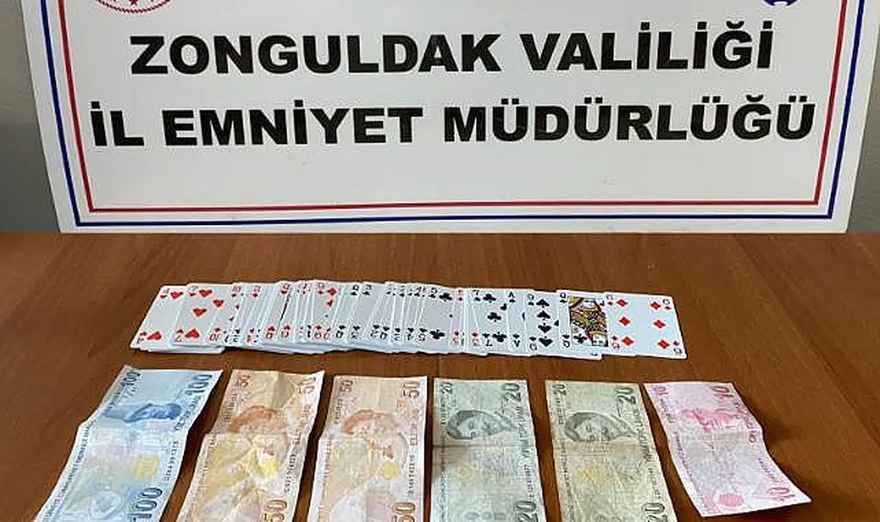 Bayram günü kumar oynarken yakalandılar