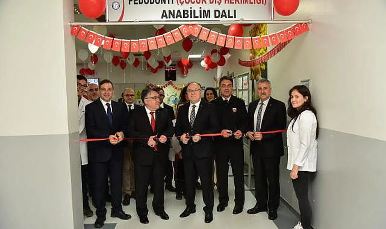 Çocukların resim sergisinin açılışını yaptılar!