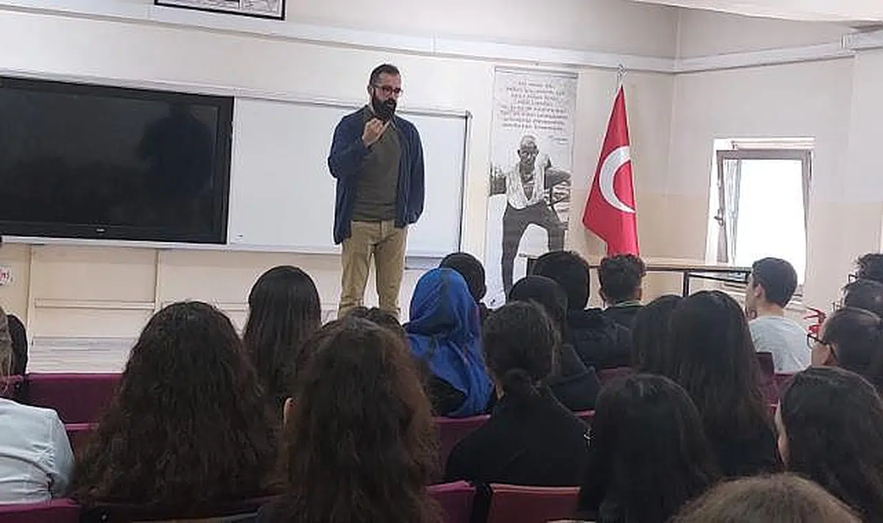 Dr. Geduk, Lise Öğrencilerine Diş Hekimliğinin İnceliklerini Anlattı