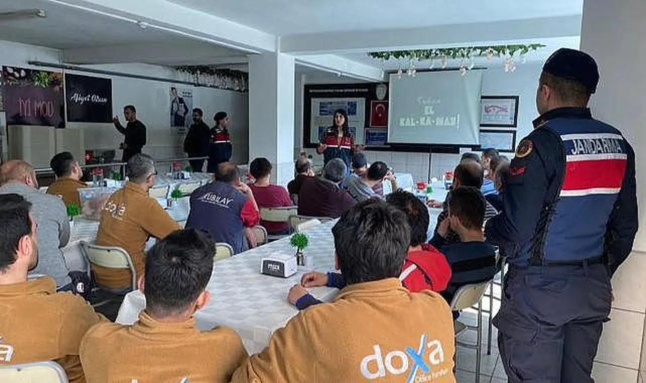 İşçilere kadına yönelik şiddetle mücadelede farkındalığı anlattılar