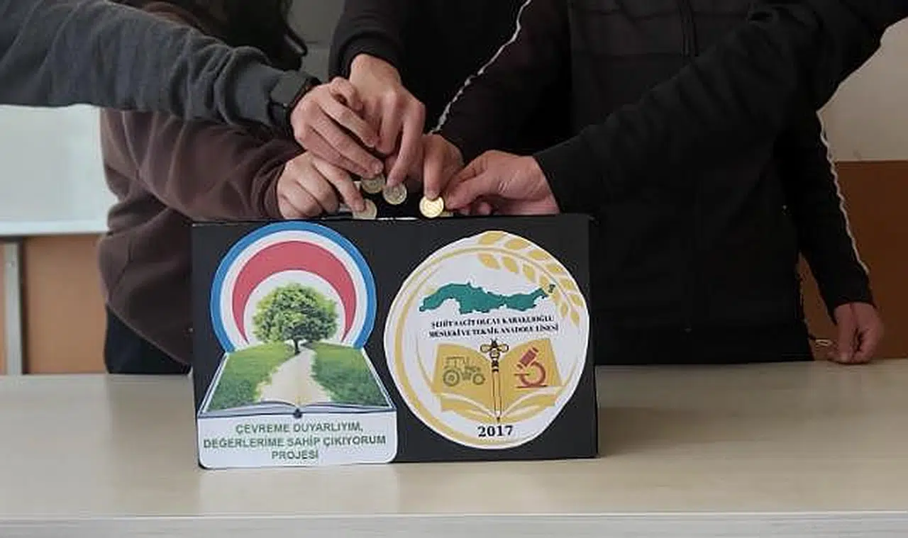 Öğrenciler kumbaraları Hatay için doldurdu!