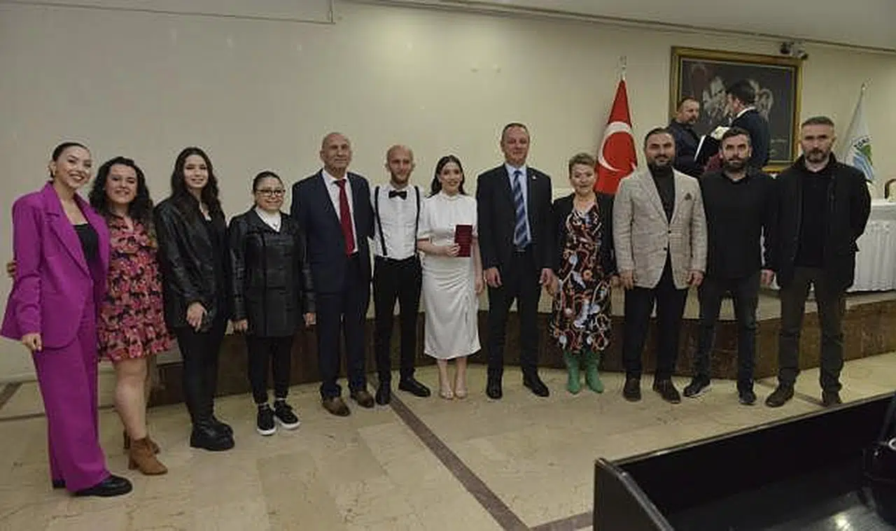 Talip Burak ile Buse dünyaevine girdi