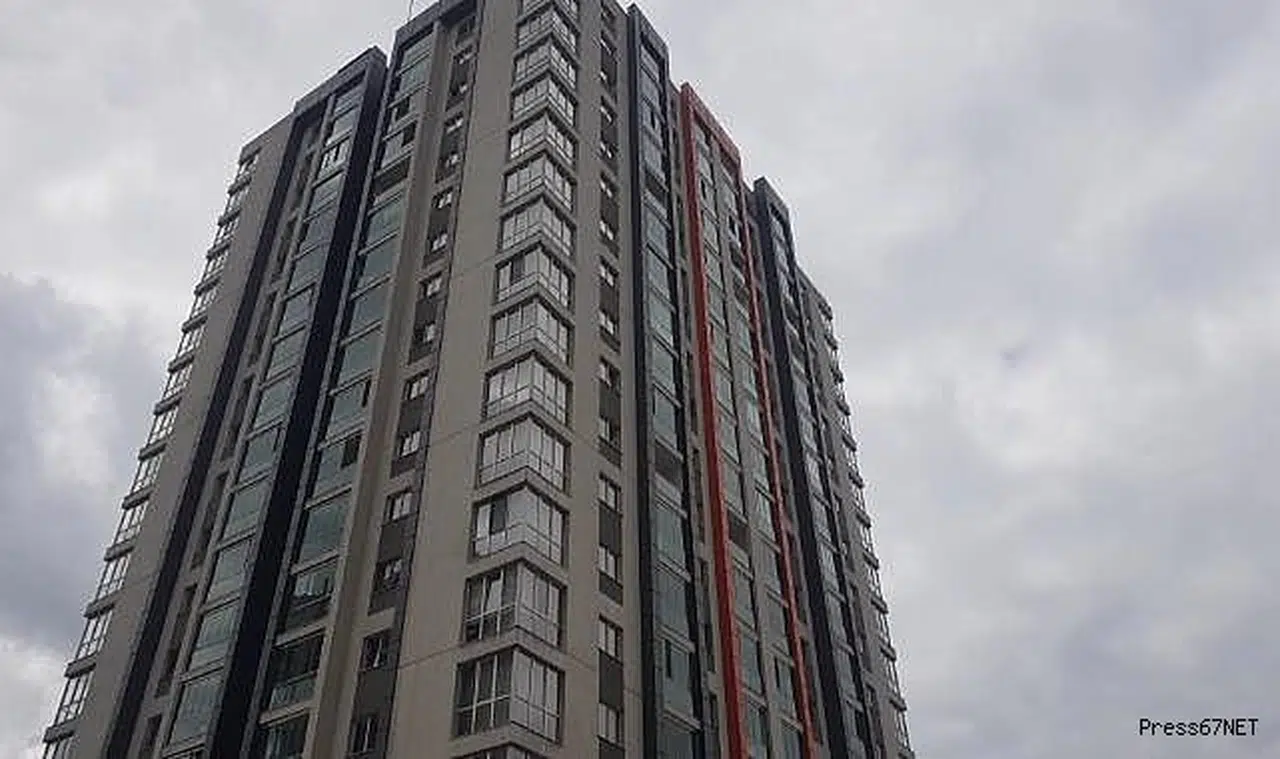 2 yaşındaki bebek 12'nci kattan düştü!