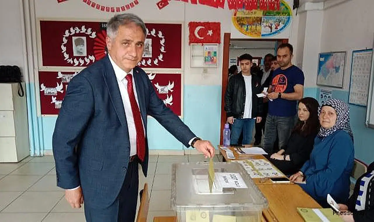 AK Parti Zonguldak Milletvekili Saffet Bozkurt oyunu kullandı