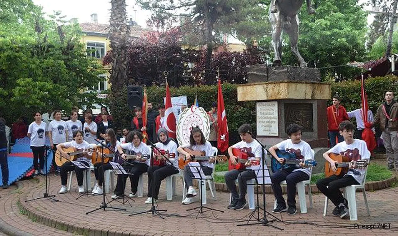 Çaycuma 19 Mayıs Atatürk’ü Anma, Gençlik ve Spor Bayramı’nı kutladı