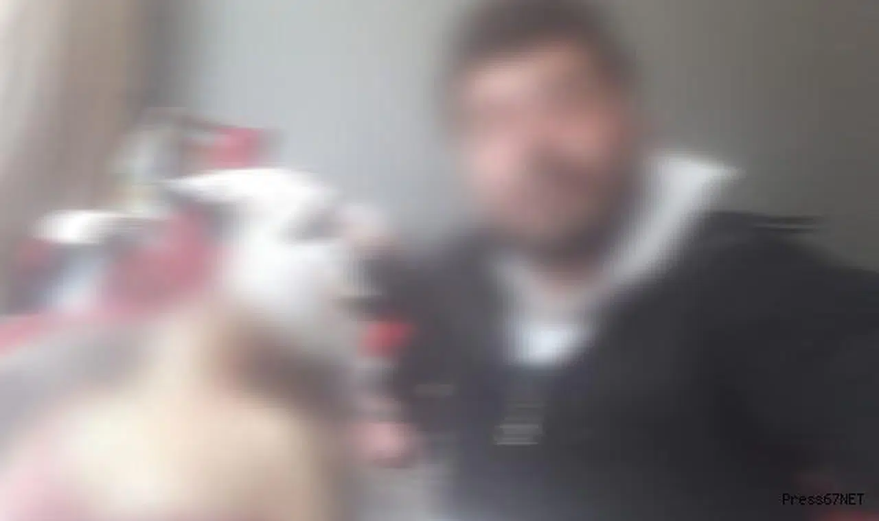 Cesetle selfie çekmiş!