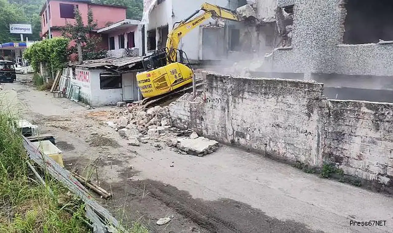 Genelev yıkılıyor!