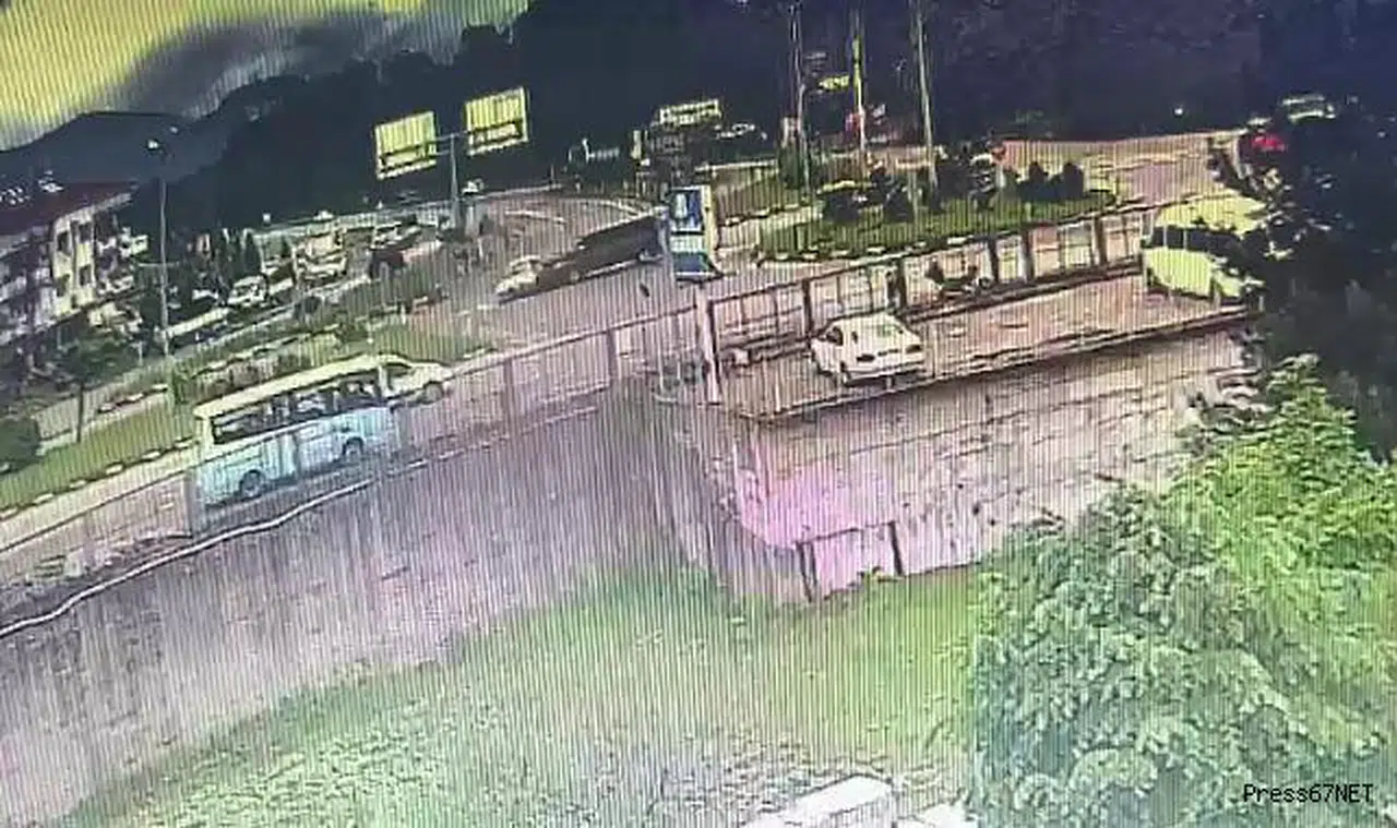 Gökçebey'deki feci kaza güvenlik kamerasında!