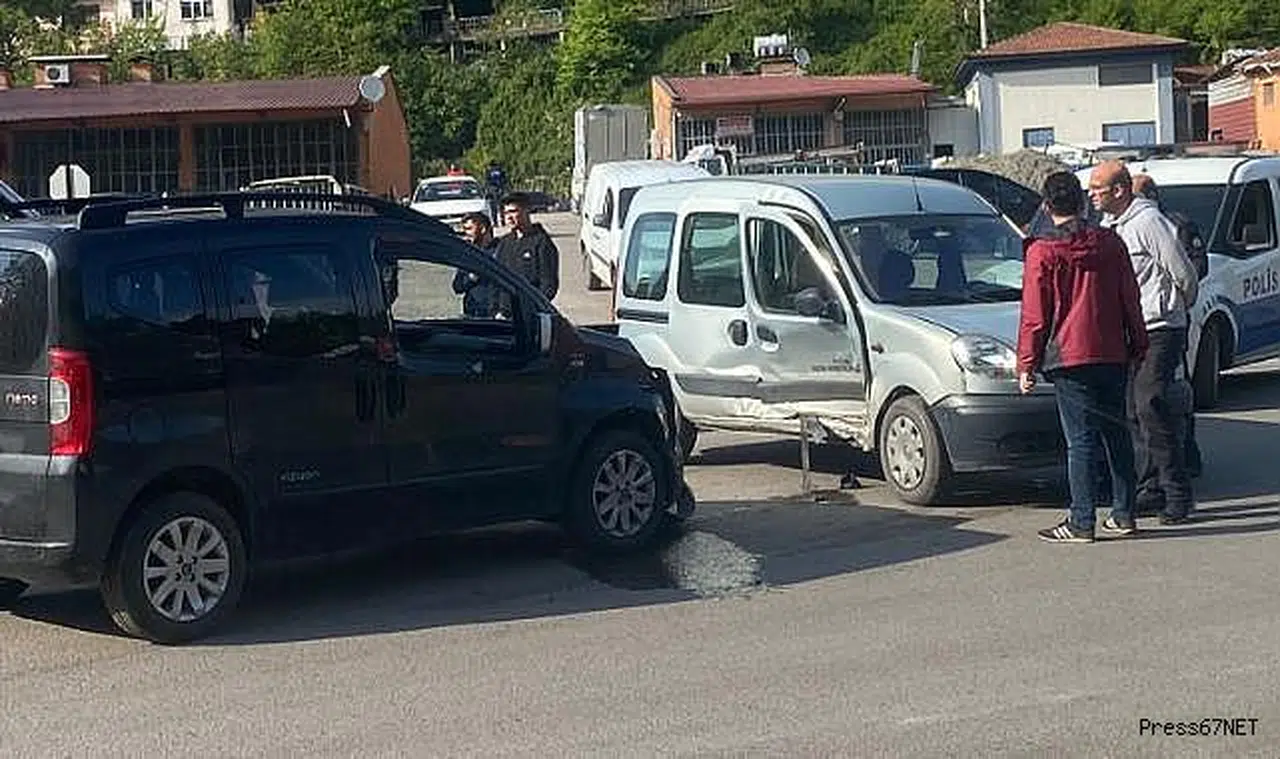 Kontrolden çıkan araçlar çarpıştı
