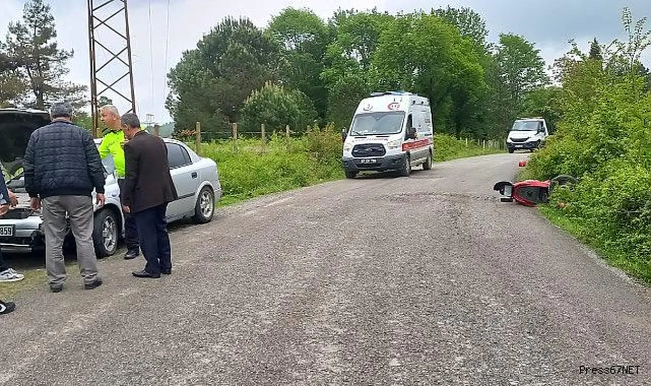 Motosiklet ile otomobil kafa kafaya çarpıştı..Sürücü ağır yaralandı