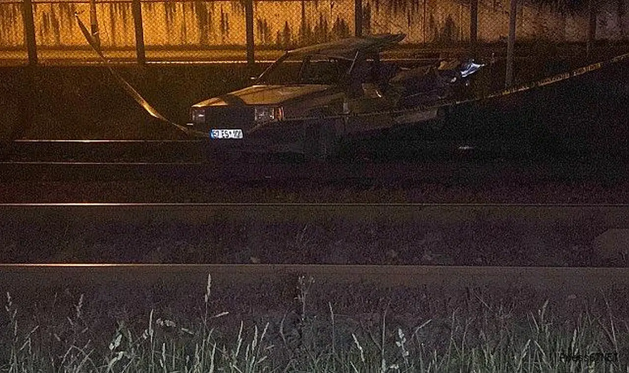 Otomobil trenin altında kaldı.. Metrelerce sürüklendi!