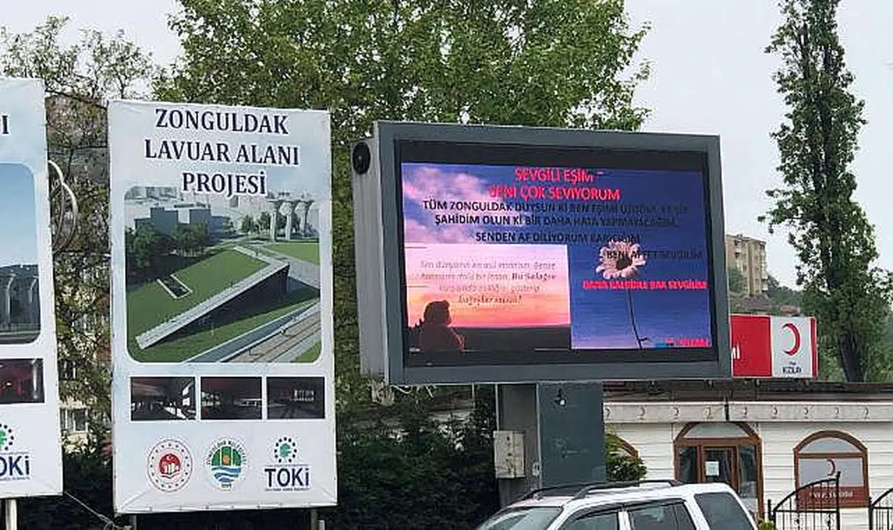 Öyle bir şey yazdı ki bütün şehir gördü!