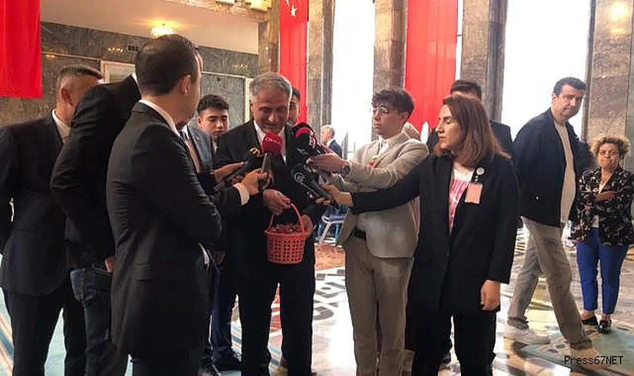 Saffet Bozkurt Osmanlı Çileği ile milletvekili kaydını yaptırdı