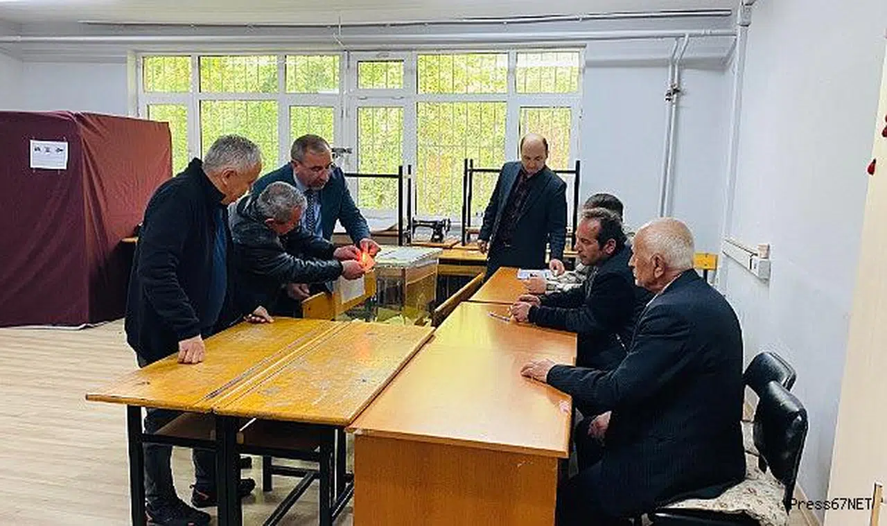 Sandıklar kapandı oy sayımı başladı