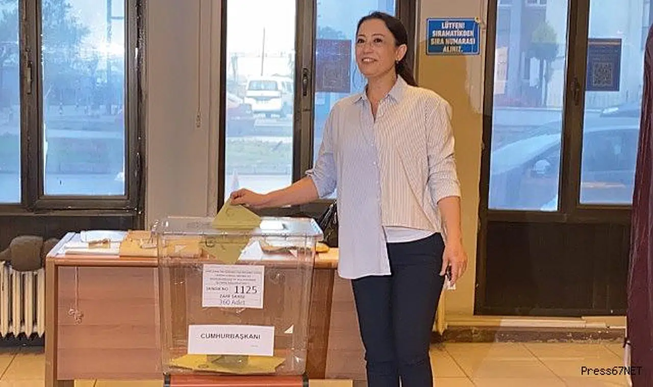 Seçmenler sandığa gitti, oy kullanma işlemi başladı