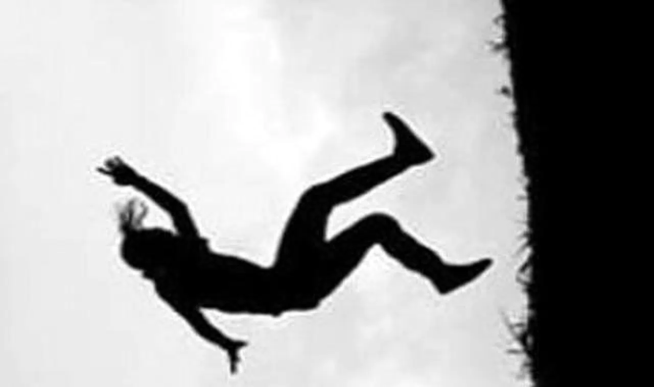 Yüksekten düştü, hastanelik oldu!