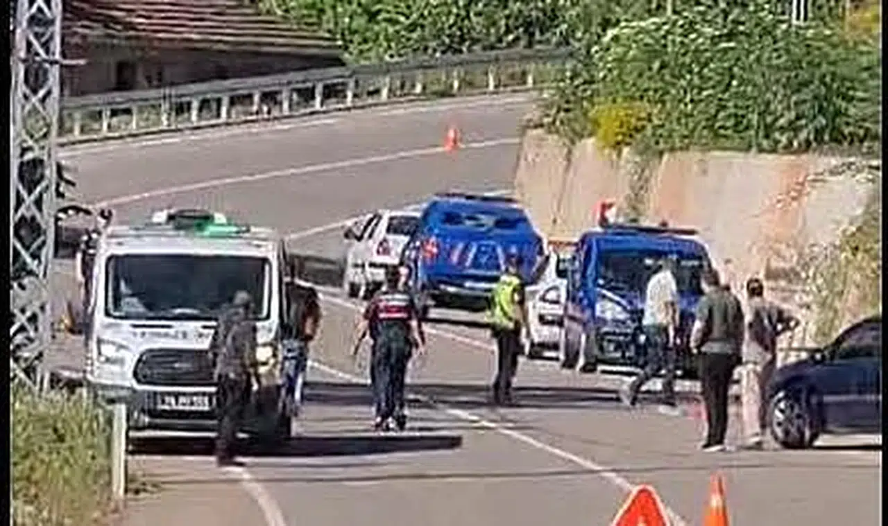 Bayram için İstanbul'dan Bartın'a gelirken feci kaza... 3 ölü, 1 yaralı...