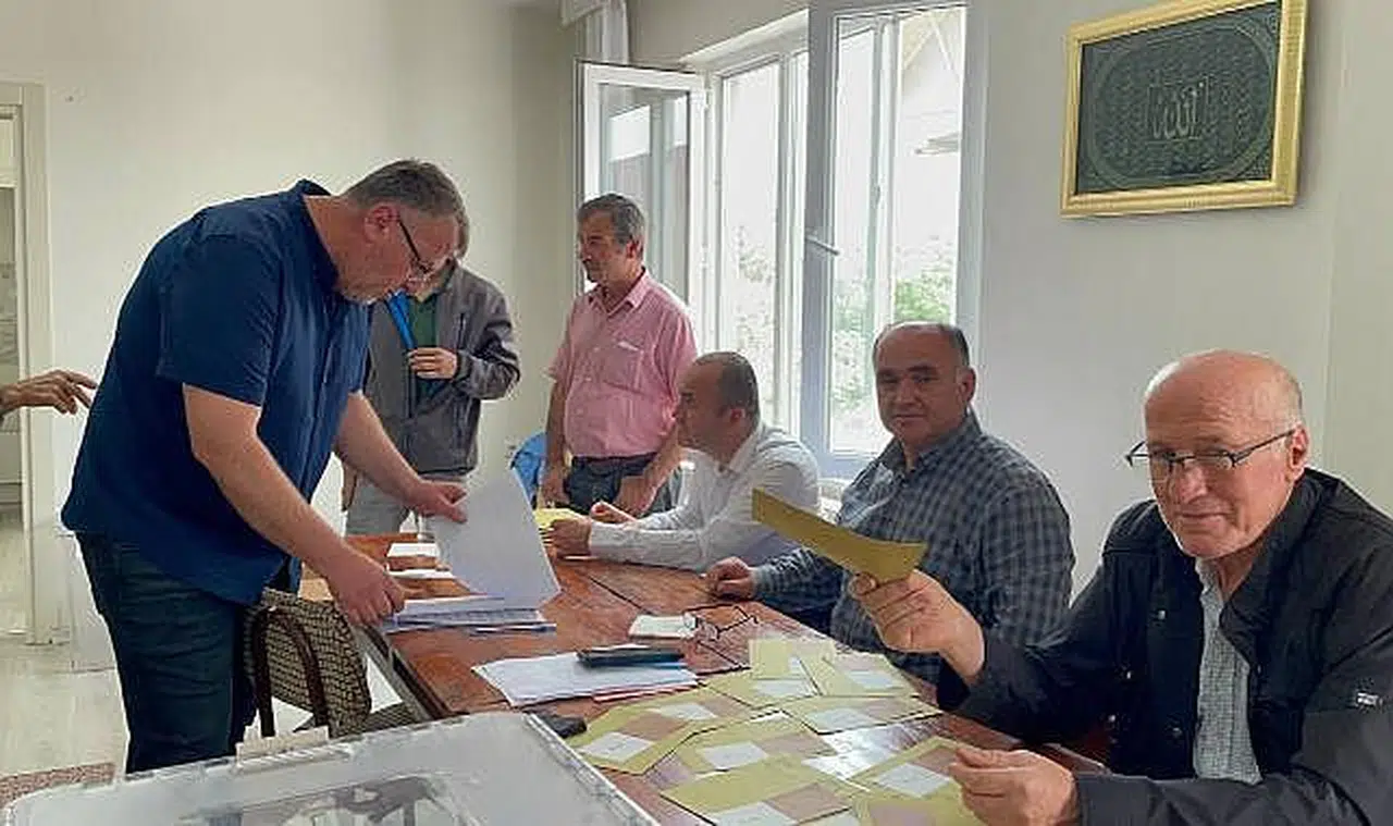 Belediyeye bağlanmak için sandık başına gittiler