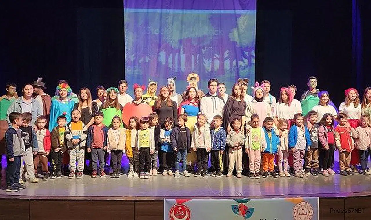 Bizim tek isteğimiz, biraz gülümsemeniz