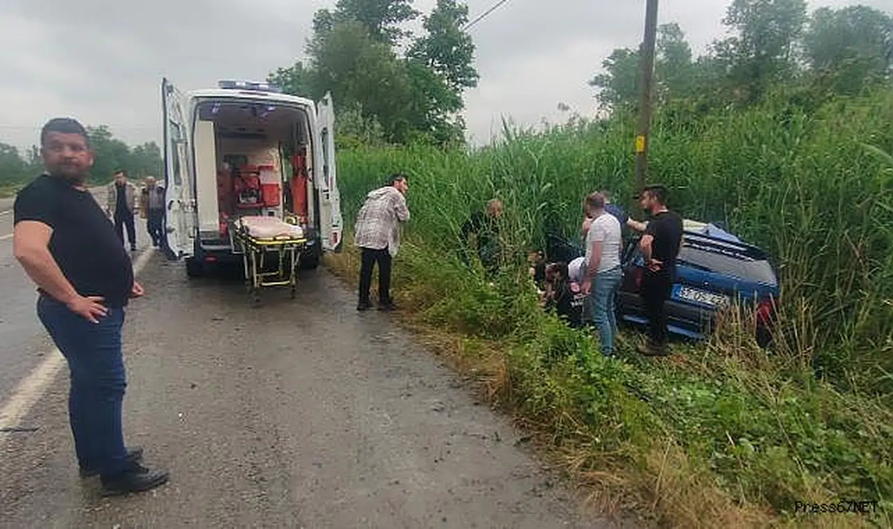 Çaycuma'da feci kaza, otomobil tırın altına girdi!