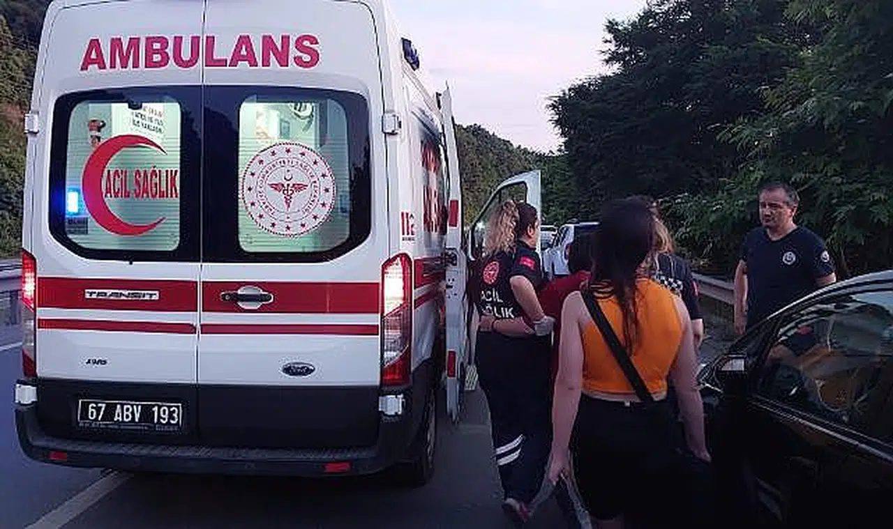 Denize giren genç kız boğulma tehlikesi geçirdi