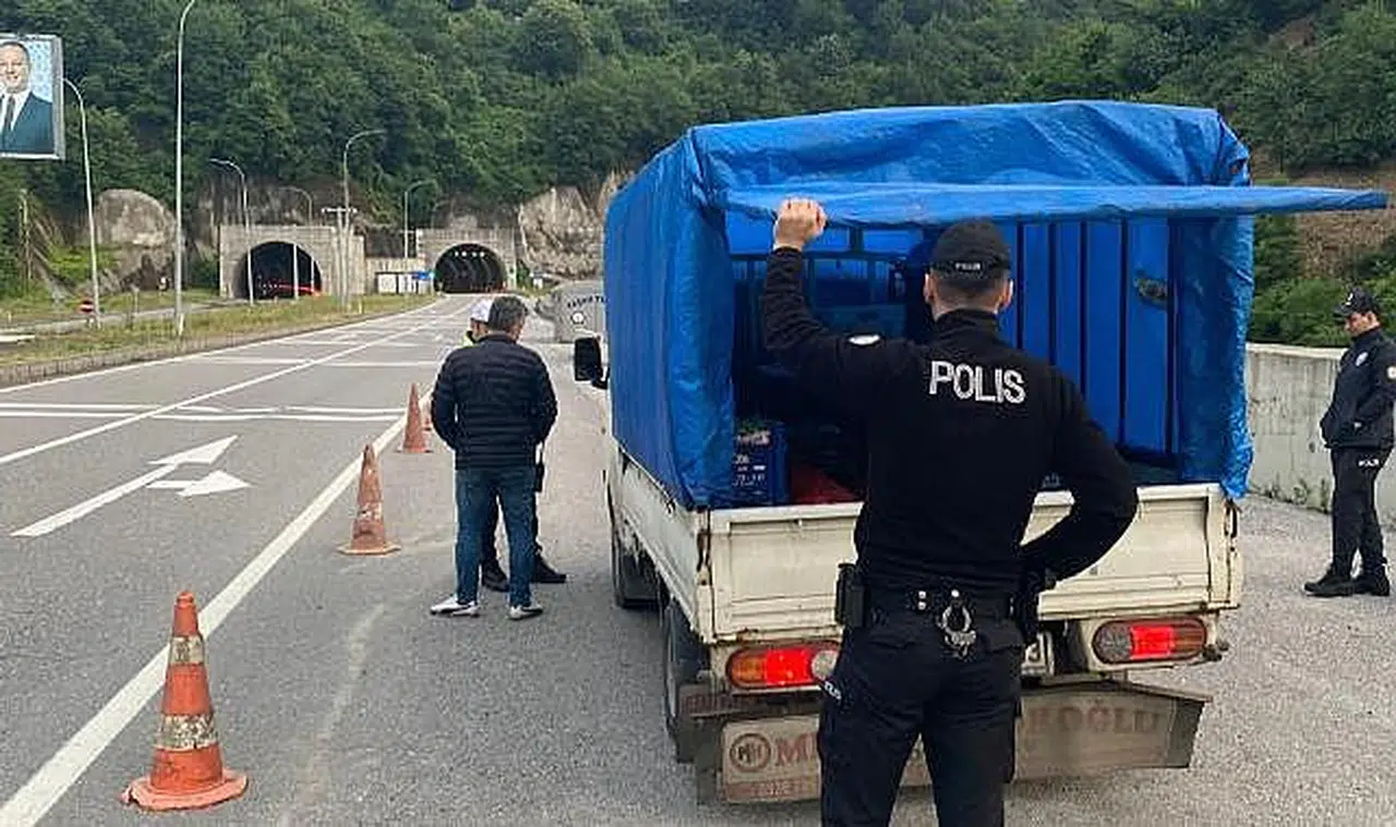 Uygulamada 761 şahıs sorgulandı, umumi açık yerler denetlendi