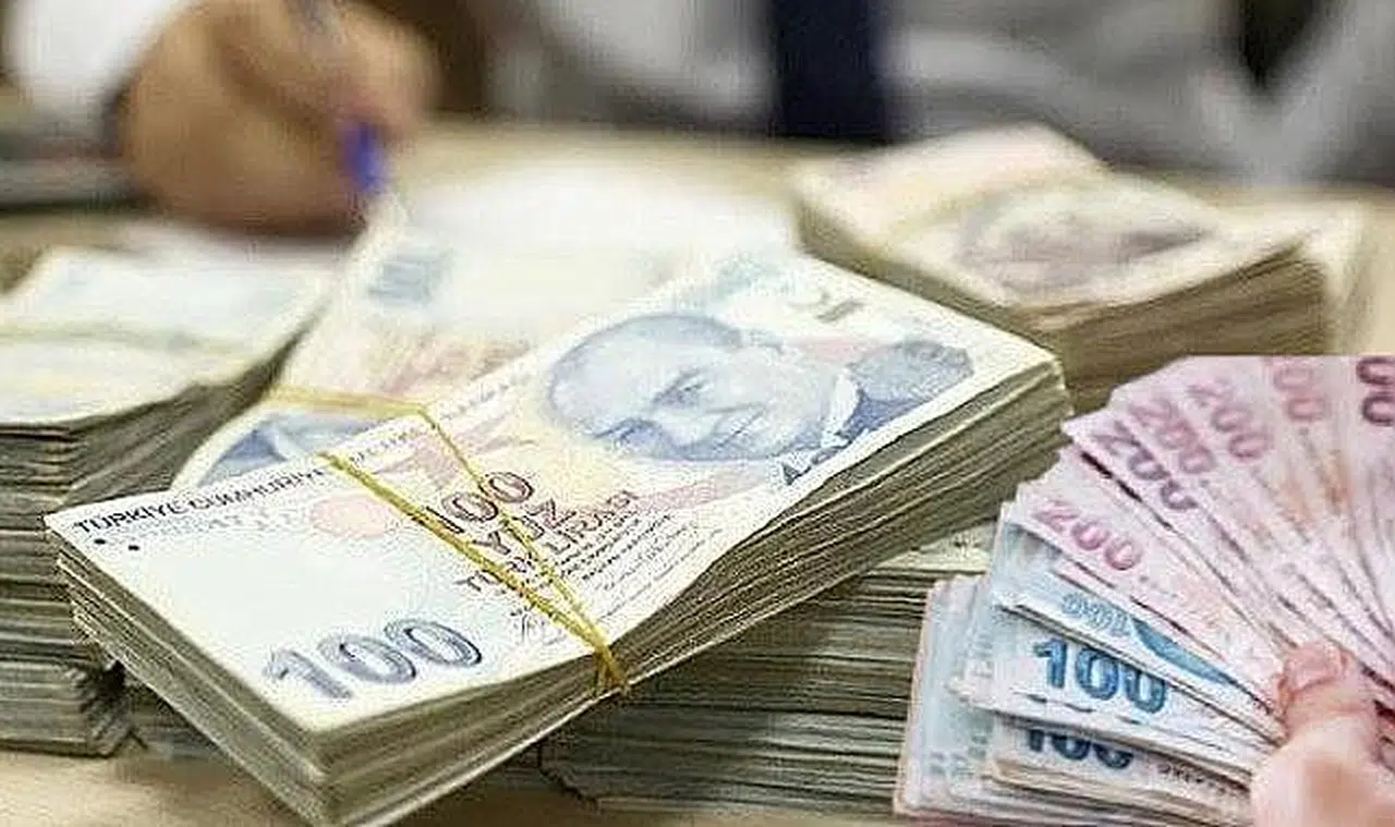 Gazeteci Cem Küçük, canlı yayında zamlı asgari ücreti açıkladı