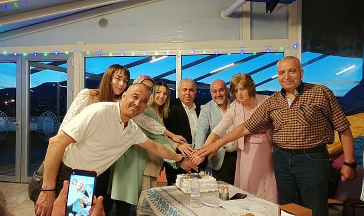 Gelecek Partisi 3’ncü yaşını pasta keserek kutladı