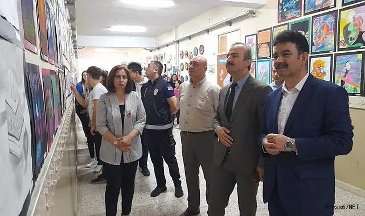 Gemiciler Ortaokulu görsel sanatlar sergisi gerçekleşti  