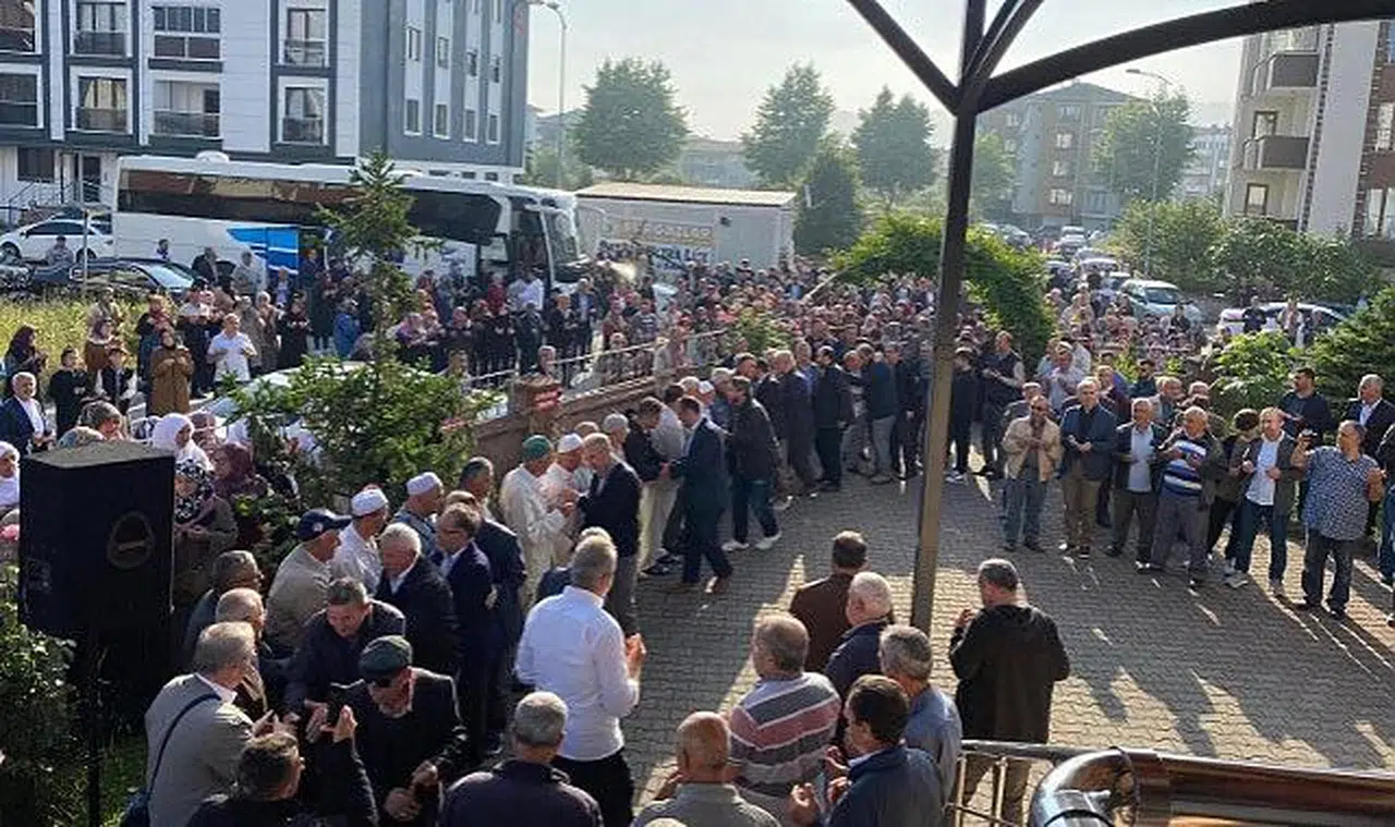 Hacı adayları uğurlandı