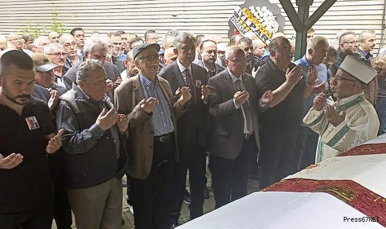 İYİ Partili eski yönetici defnedildi  