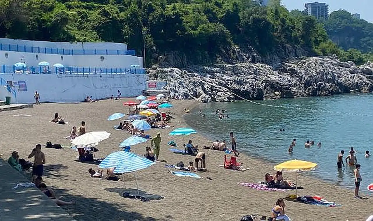 Kapuz Plajı'ndan 3 kamyon çöp çıktı