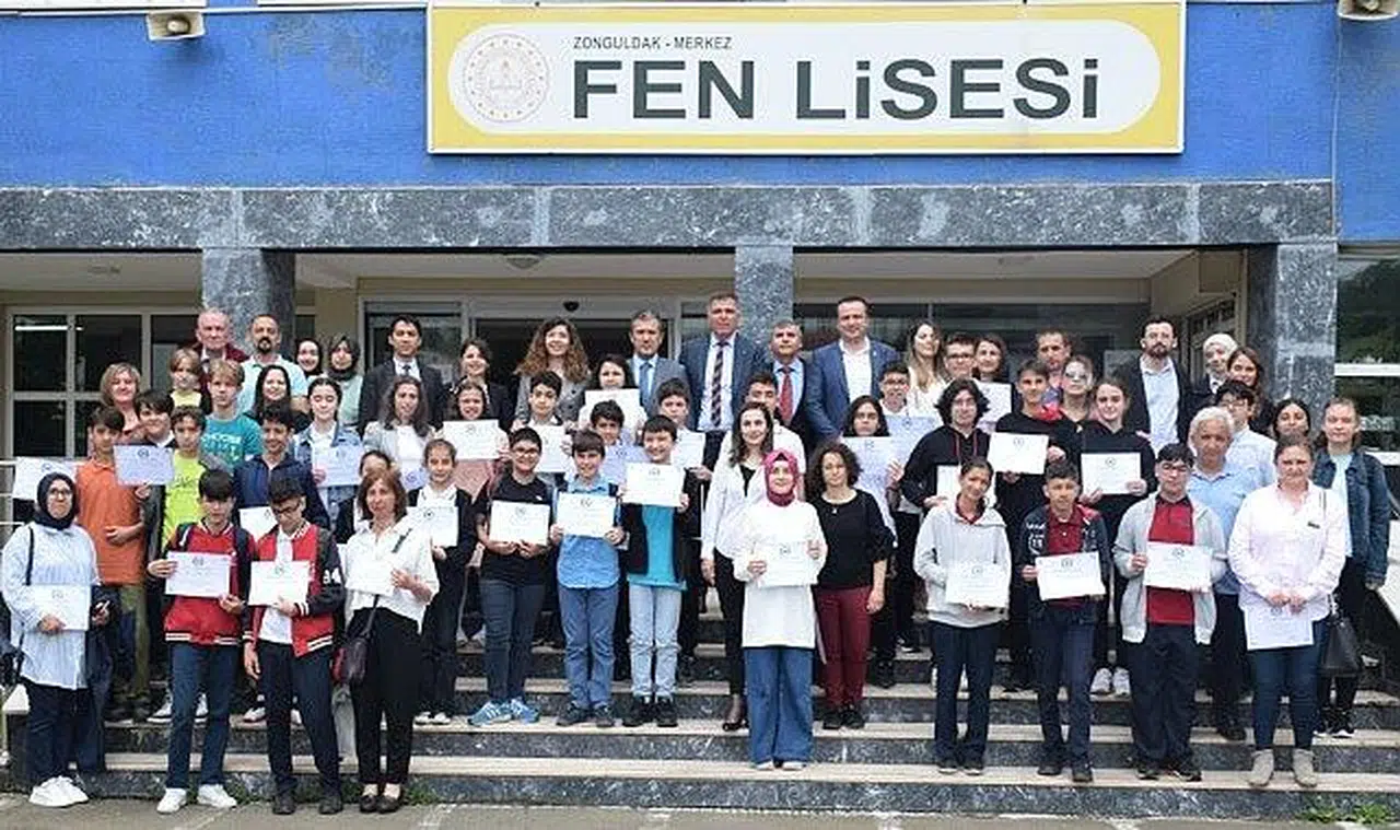 Mimar Sinan Ortaokulu Matematik ödüllerini aldı