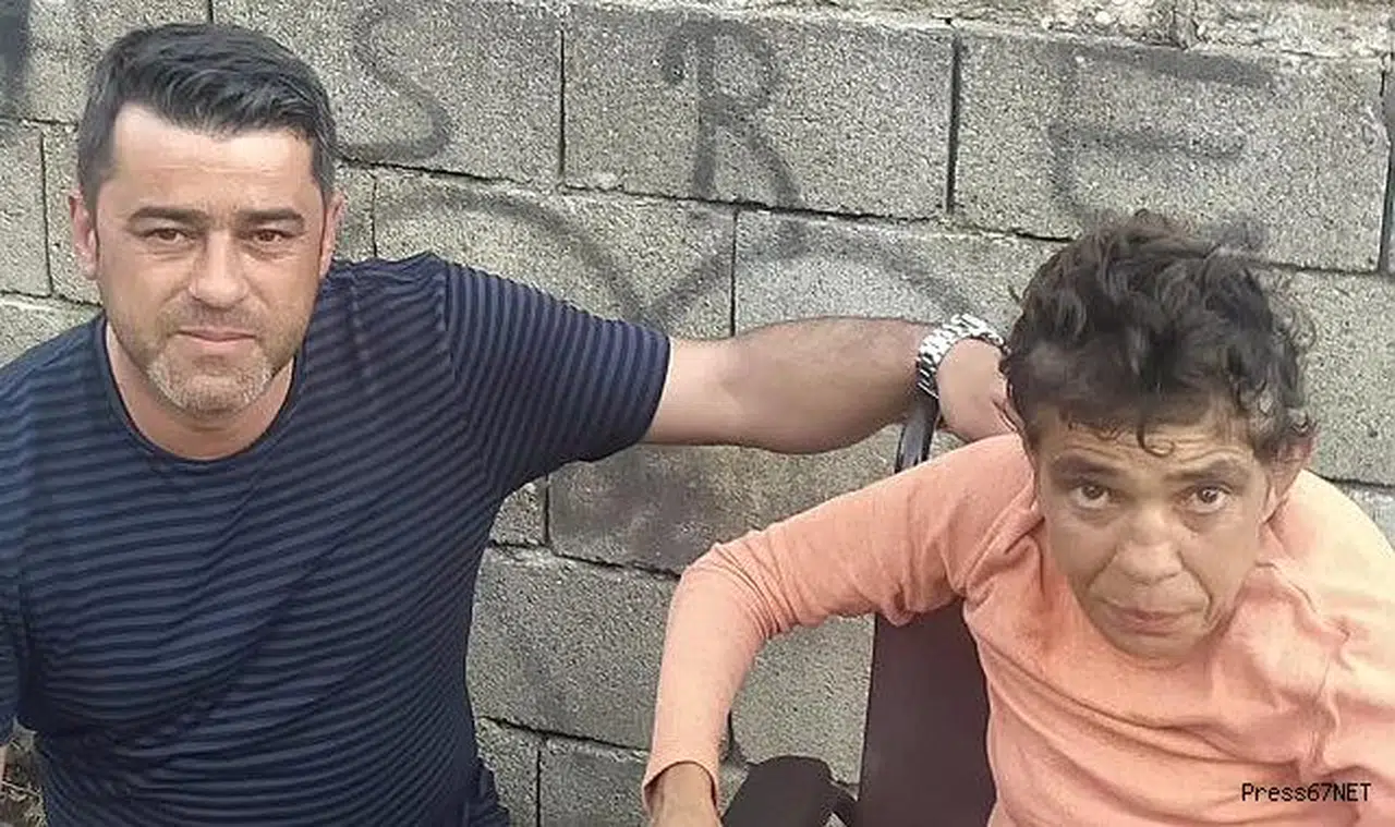 Örnek muhtar ihtiyaç sahiplerinin yanında