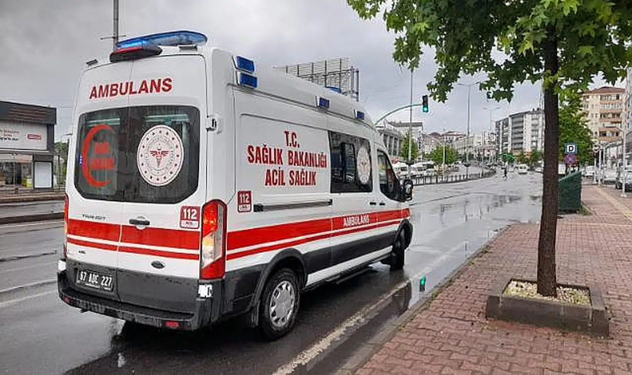 Otomobil yayaya çarptı