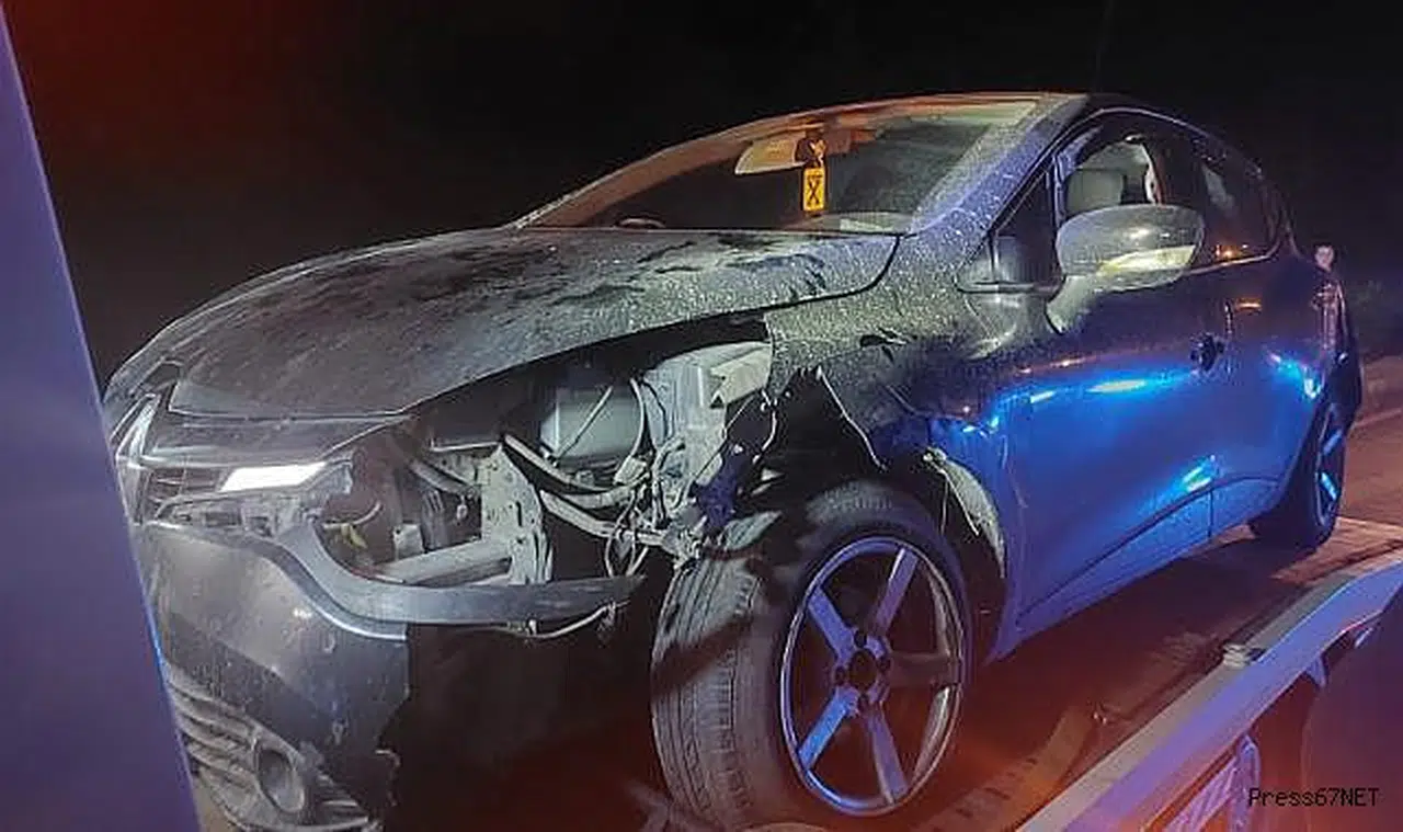 Tır otomobille çarpıştı