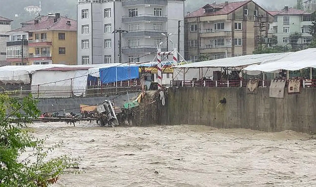 Asma Köprü yıkıldı!