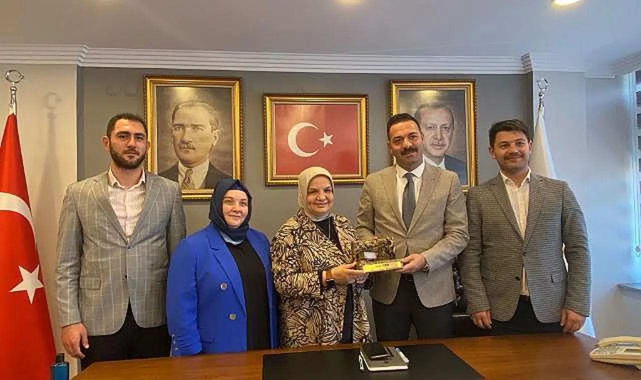 Ayşe Keşir'den AK Parti'ye ziyaret