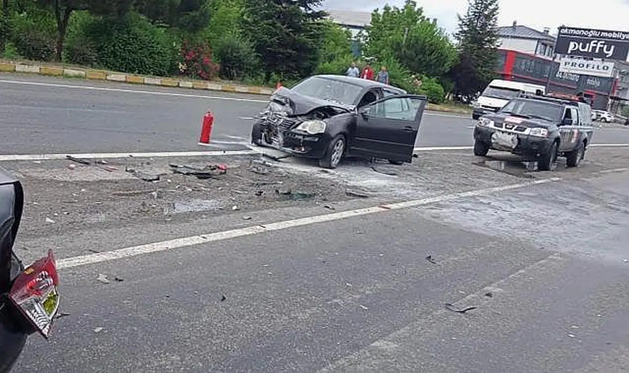 Çaydeğirmeni'nde kaza: 3 yaralı