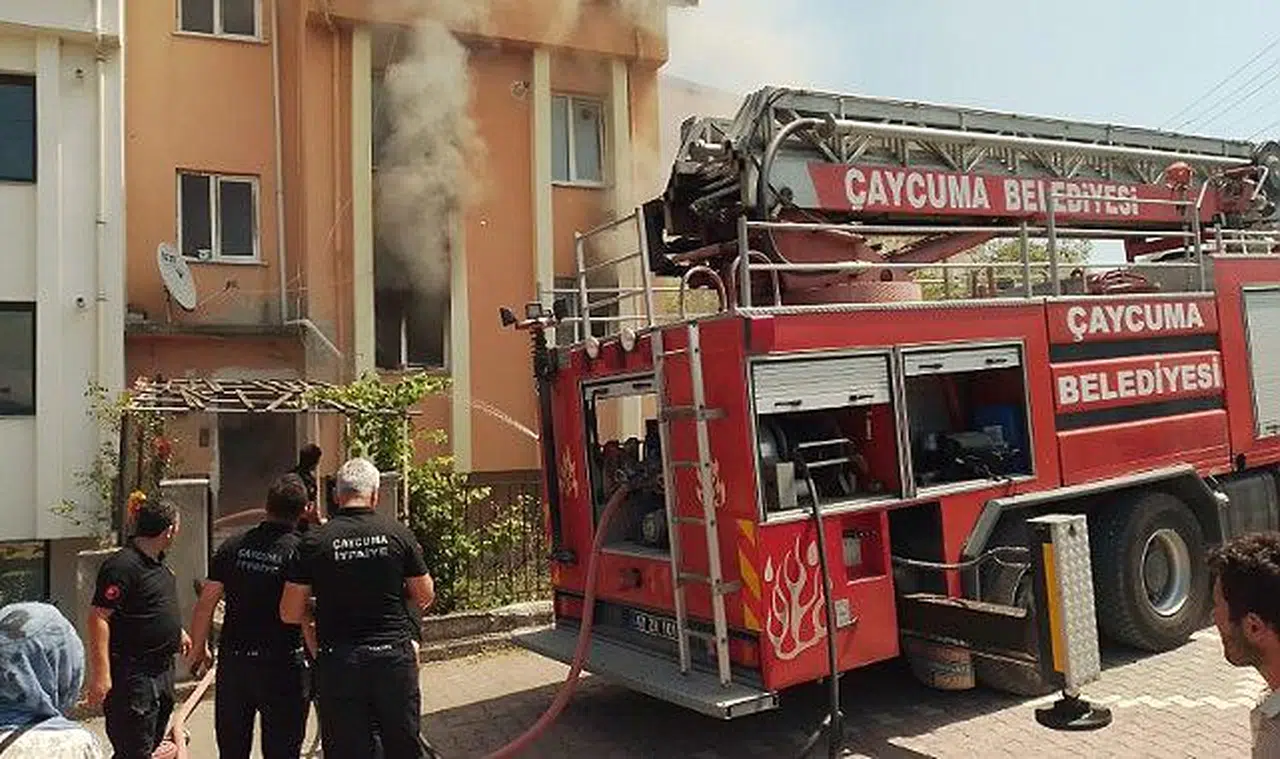 Çıkan yangında ev kullanılmaz hale geldi  