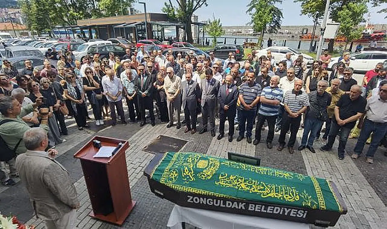 Erol Mekik son yolculuğuna uğurlandı