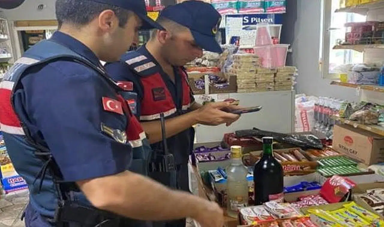 Jandarmanın kaçak içki denetiminden bakın kim çıktı!