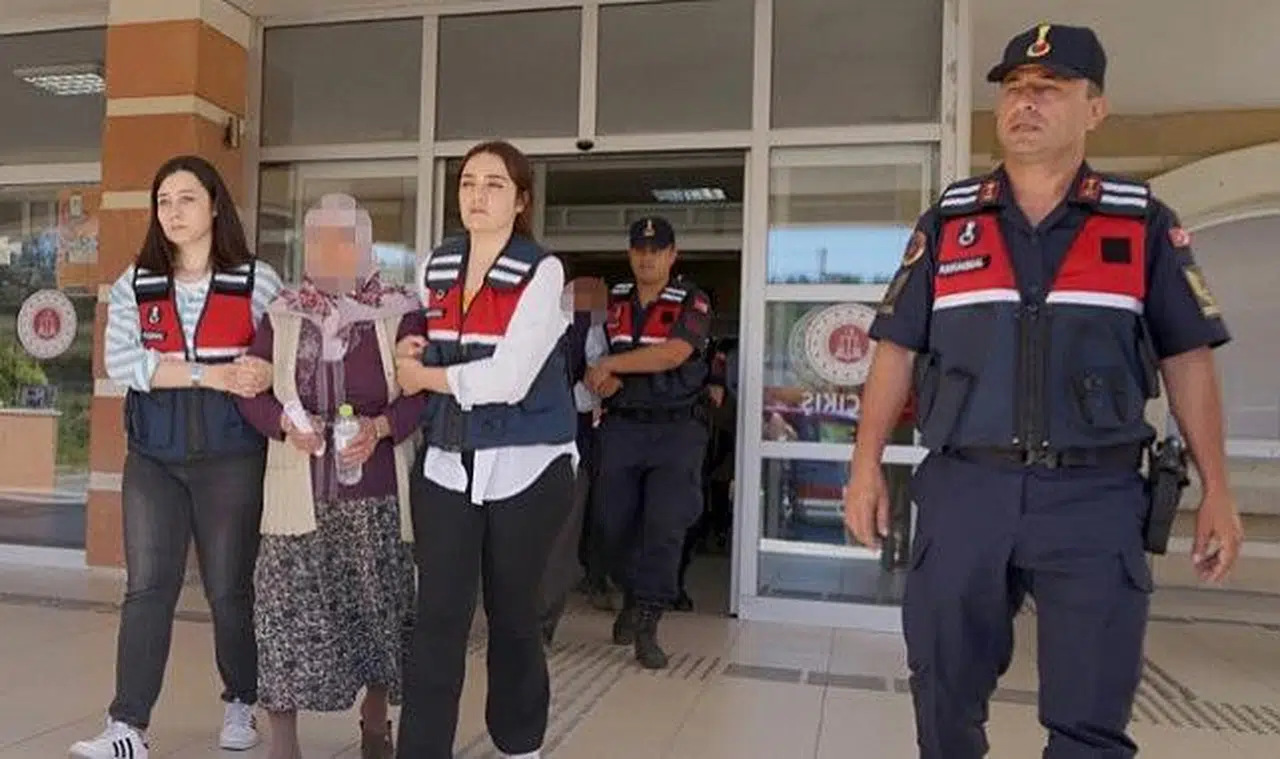 Öldürdükleri kişinin cesedini çuvalla dereye attılar