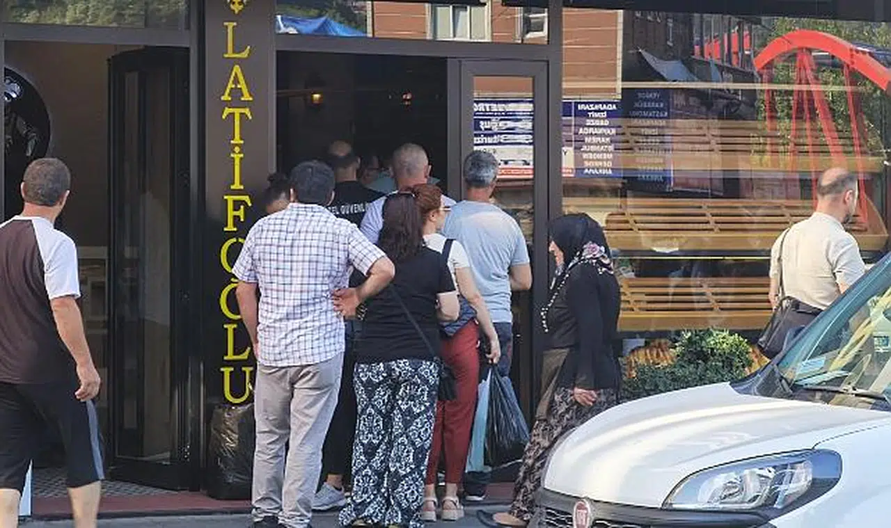Sadece fırınlar da ekmek satıldı.. Vatandaş mağdur oldu!