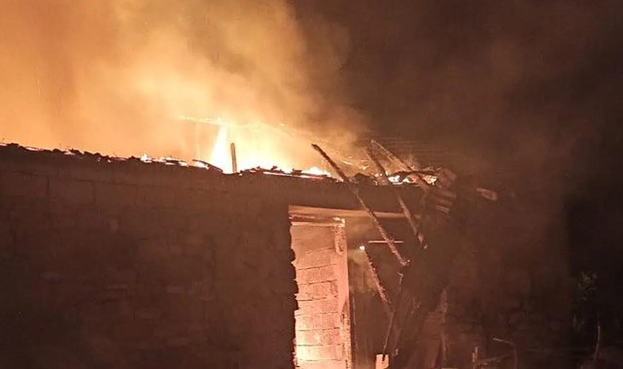 Samanlık yangını geceyi aydınlattı  