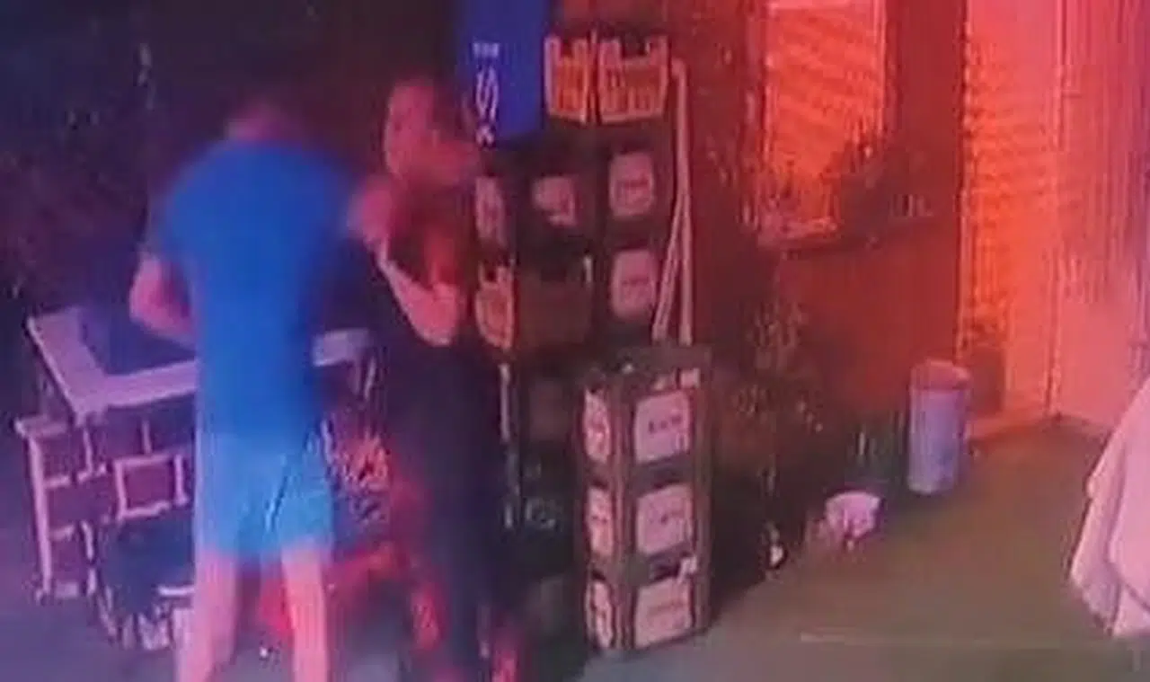 Tokada tokatla karşılık verince yere yığıldı!