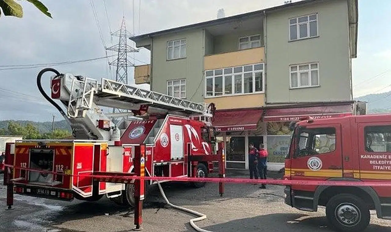 Fırının bacasında başlayan yangın çatıyı sardı  