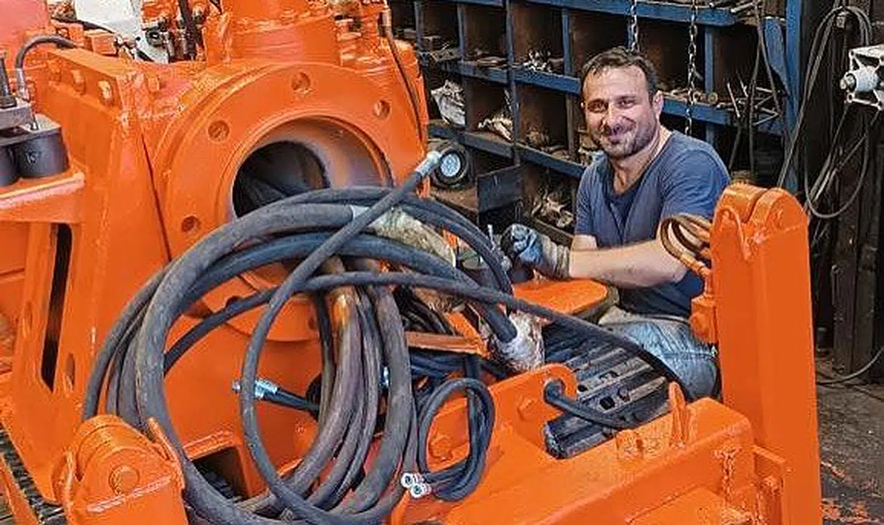 Grizu faciasında hurdaya ayrılan iki makine, işçilerin elinde yeniden üretime kazandırıldı