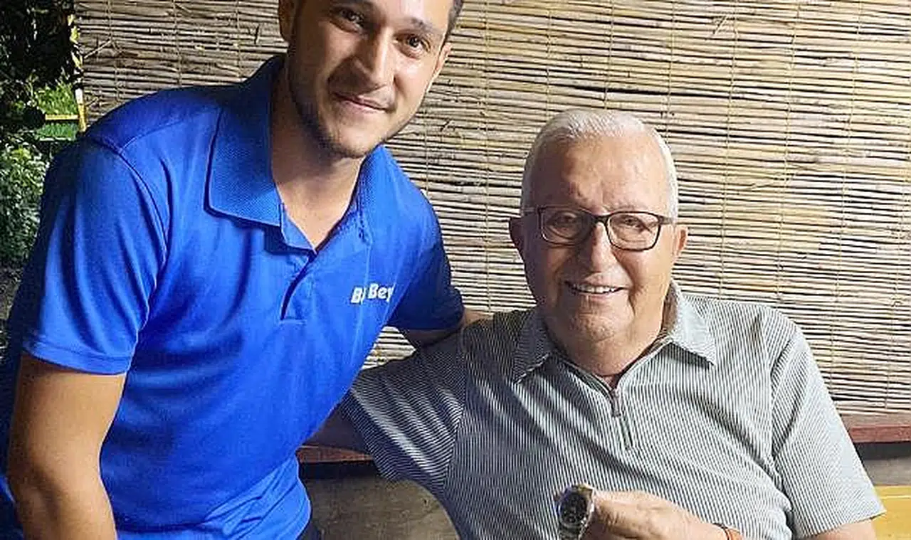 Hediye saati 18 yıldır ilk günkü gibi taşıyor!